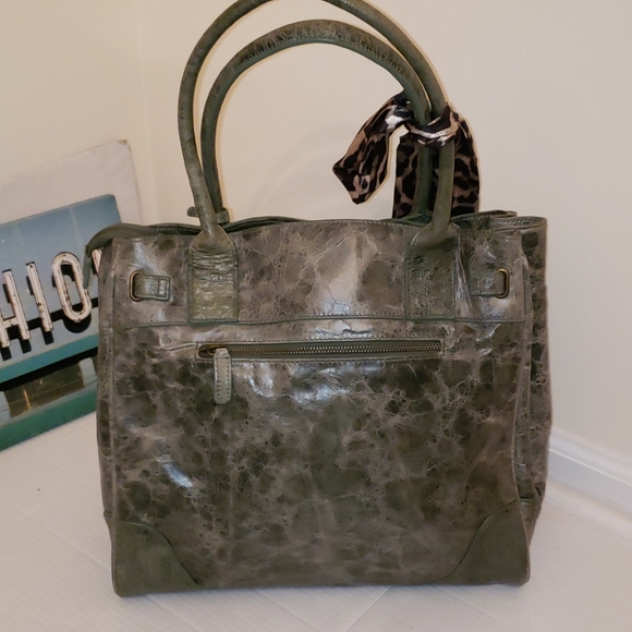 Beautiful Green Bag - Picture 5 of 12